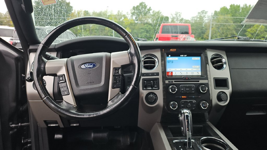 Used 2017 Ford Expedition Limited w/ Equipment Group 301A AWD/4WD image 8