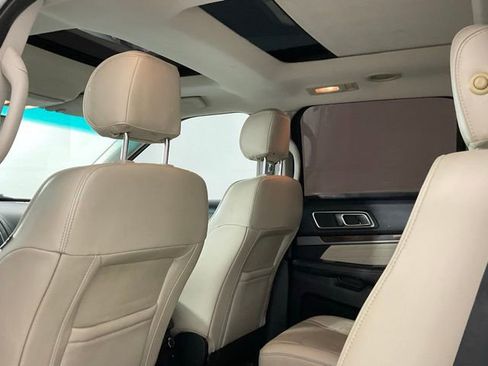Used 2017 Ford Explorer Platinum image 14