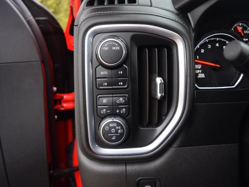 Used 2020 Chevrolet Silverado 1500 LT Trail Boss image 7