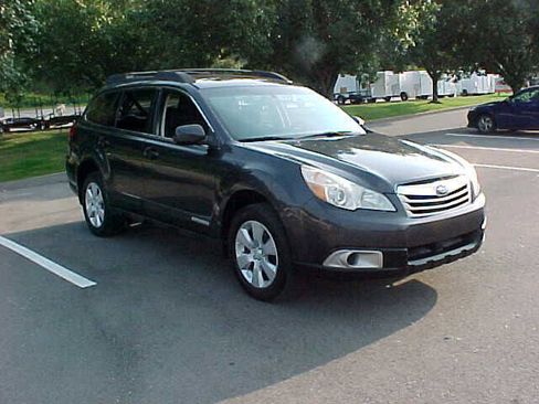Used 2011 Subaru Outback 2.5i Premium w/ All-Weather Pkg image 2