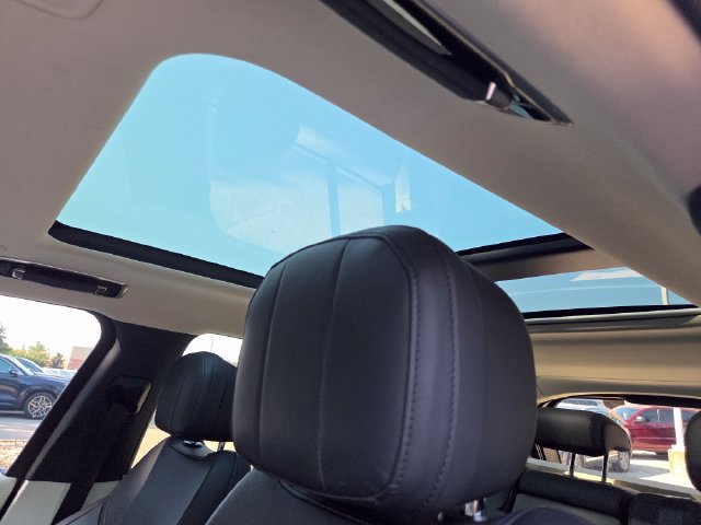 Used 2023 Land Rover Range Rover SE AWD/4WD image 9