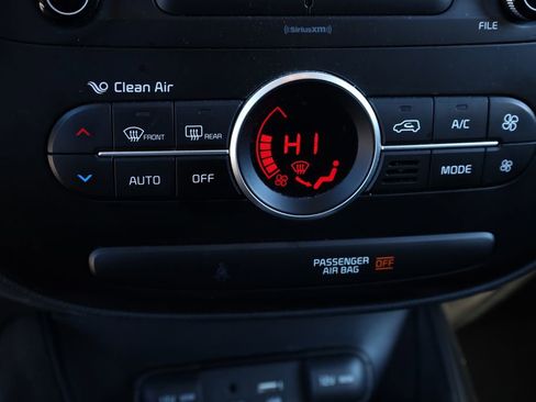 Used 2017 Kia Soul + image 18