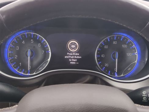 Used 2018 Chrysler Pacifica Touring-L Plus w/ Tire & Wheel Group image 33