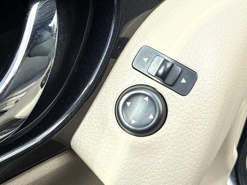 Used 2017 Nissan Rogue SV image 24