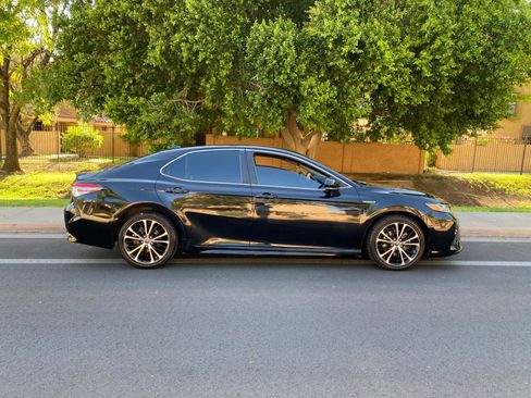 Used 2019 Toyota Camry SE w/ Audio Package FWD image 8