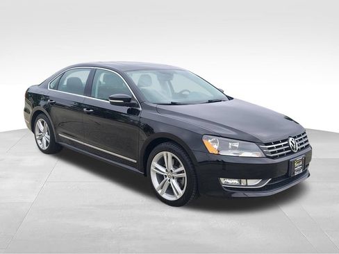 Used 2015 Volkswagen Passat TDI SEL Premium FWD image 4