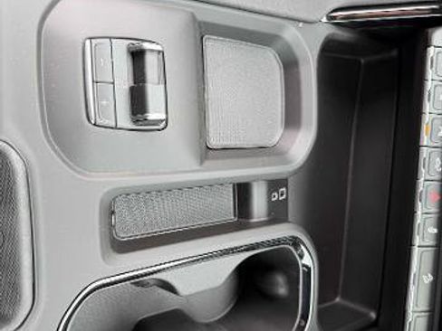 New 2026 GMC Sierra 2500 AT4 image 11