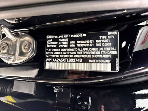 Used 2026 Porsche Macan AWD/4WD image 35