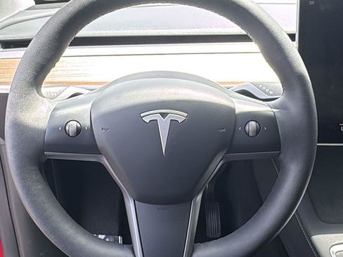 Used 2024 Tesla Model Y Long Range AWD/4WD image 9