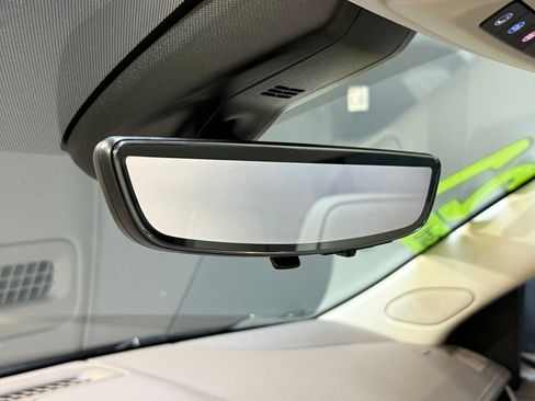 Used 2021 GMC Yukon Denali w/ Denali Premium Package image 17