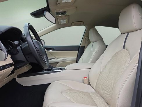 Used 2024 Toyota Camry XLE FWD image 14