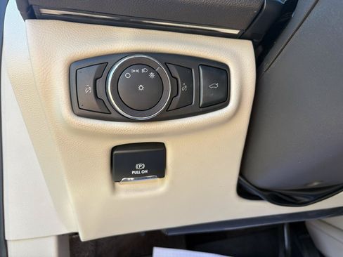 Used 2018 Lincoln MKZ Select w/ Select Plus Package FWD image 8