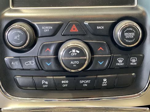 Used 2017 Jeep Grand Cherokee Overland image 22