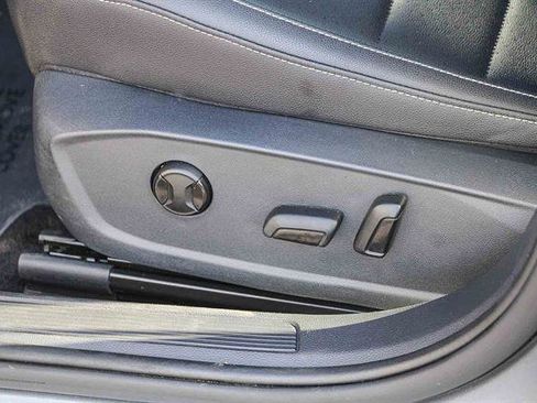 Used 2024 Volkswagen Jetta SE image 20