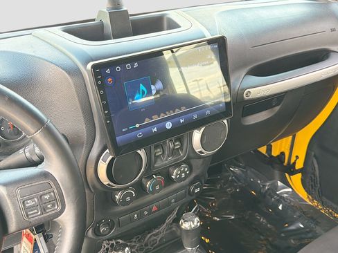 Used 2015 Jeep Wrangler Unlimited Sahara w/ Connectivity Group image 23