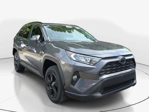 Used 2021 Toyota RAV4 XLE w/ Convenience Package FWD image 2