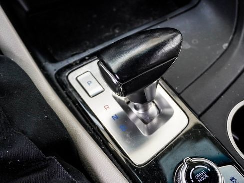 Used 2022 Genesis G70 2.0T image 32