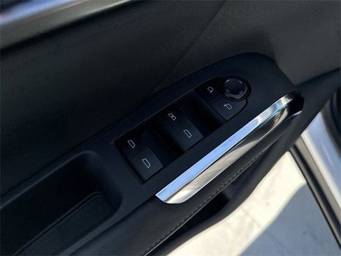 New 2026 Chevrolet Traverse LT image 15