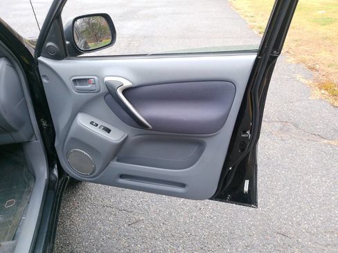 Used 2002 Toyota RAV4 4WD image 24