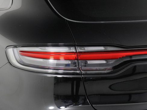 Certified 2026 Porsche Macan AWD/4WD image 21