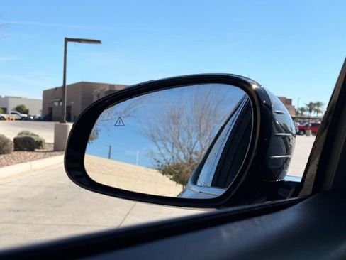 Used 2025 Genesis G70 2.5T image 9