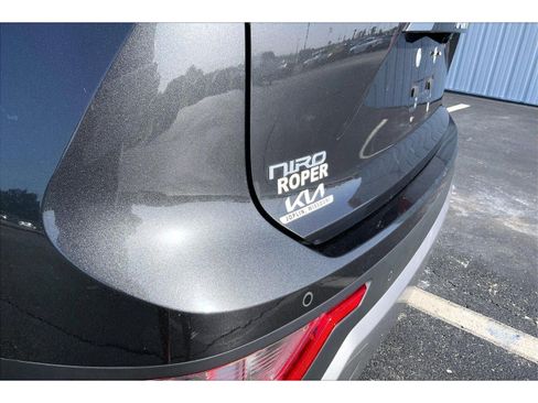 Used 2023 Kia Niro EX FWD image 8