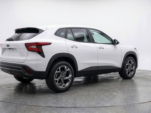 Used 2025 Chevrolet Trax LT w/ LT Convenience Package FWD image 9