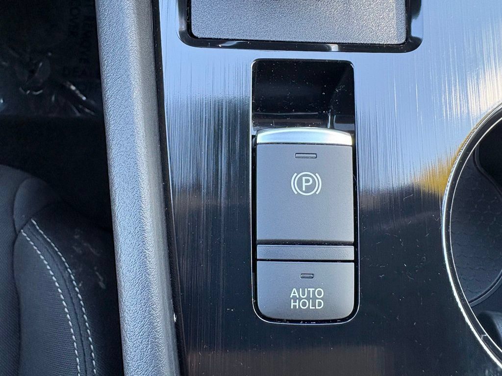 Used 2023 Nissan Rogue S AWD/4WD image 39