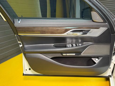 Used 2016 BMW 740i RWD image 31