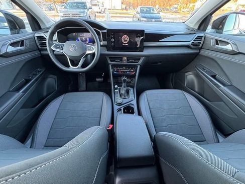 New 2026 Volkswagen Taos SE image 13