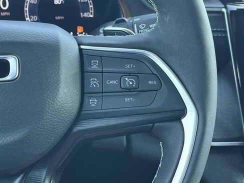 Used 2025 Jeep Grand Cherokee Laredo X w/ Luxury Tech Group I RWD image 29