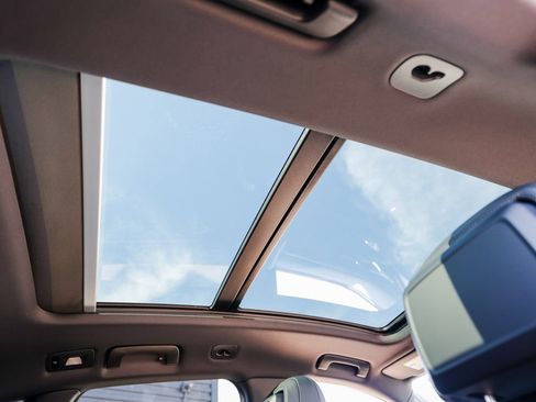 Certified 2026 Porsche Macan image 29