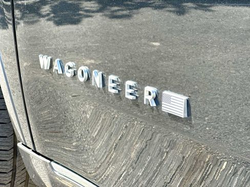 Used 2022 Jeep Wagoneer Series II AWD/4WD image 15
