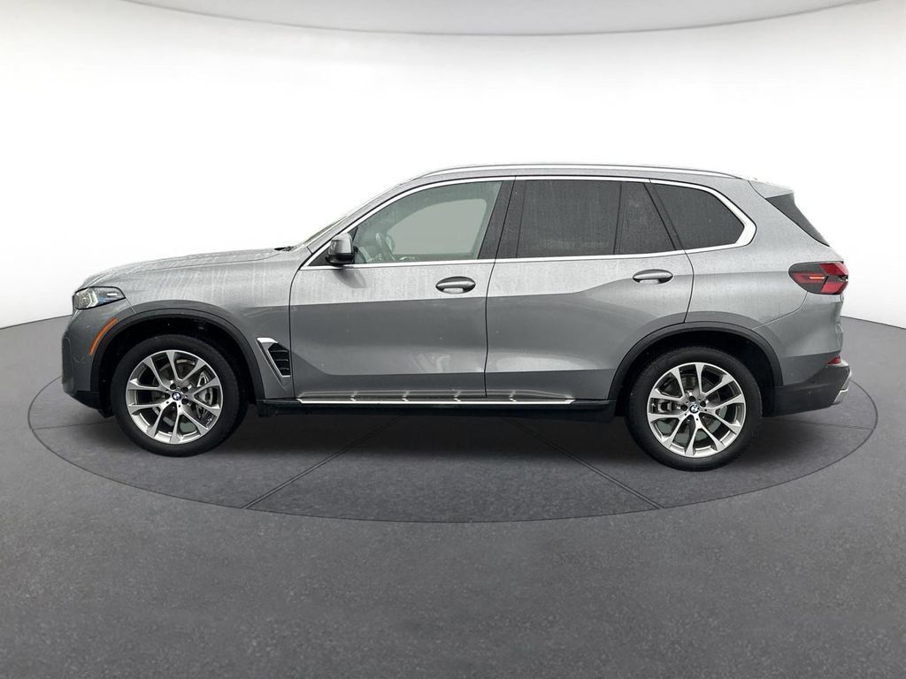 Used 2025 BMW X5 xDrive40i AWD/4WD image 2