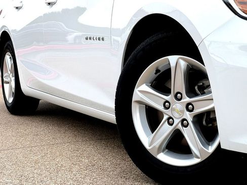 Used 2020 Chevrolet Malibu LS FWD image 2