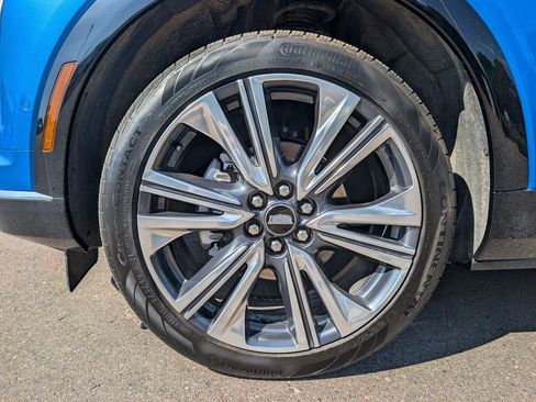 Certified 2025 Cadillac Optiq Luxury 2 AWD/4WD image 11