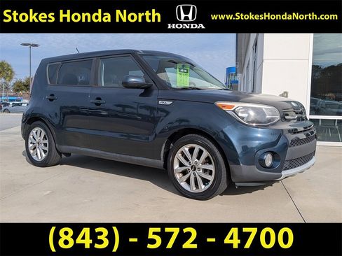 Used 2017 Kia Soul + image 2