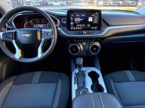Used 2025 Chevrolet Blazer LT image 12