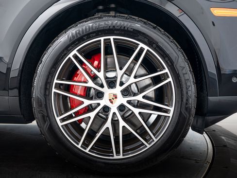 Certified 2026 Porsche Cayenne S AWD/4WD image 11