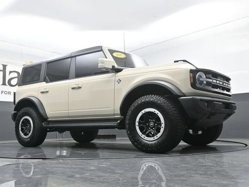 Used 2025 Ford Bronco Outer Banks w/ Sasquatch Package AWD/4WD image 2