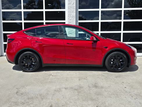 Used 2023 Tesla Model Y Long Range AWD/4WD image 2