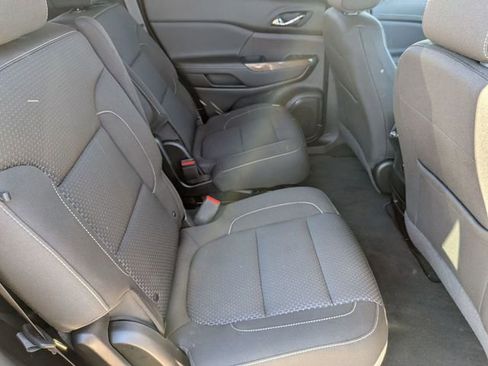 Used 2023 GMC Acadia SLE image 29