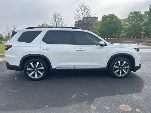 Certified 2025 Honda Pilot Touring image 10