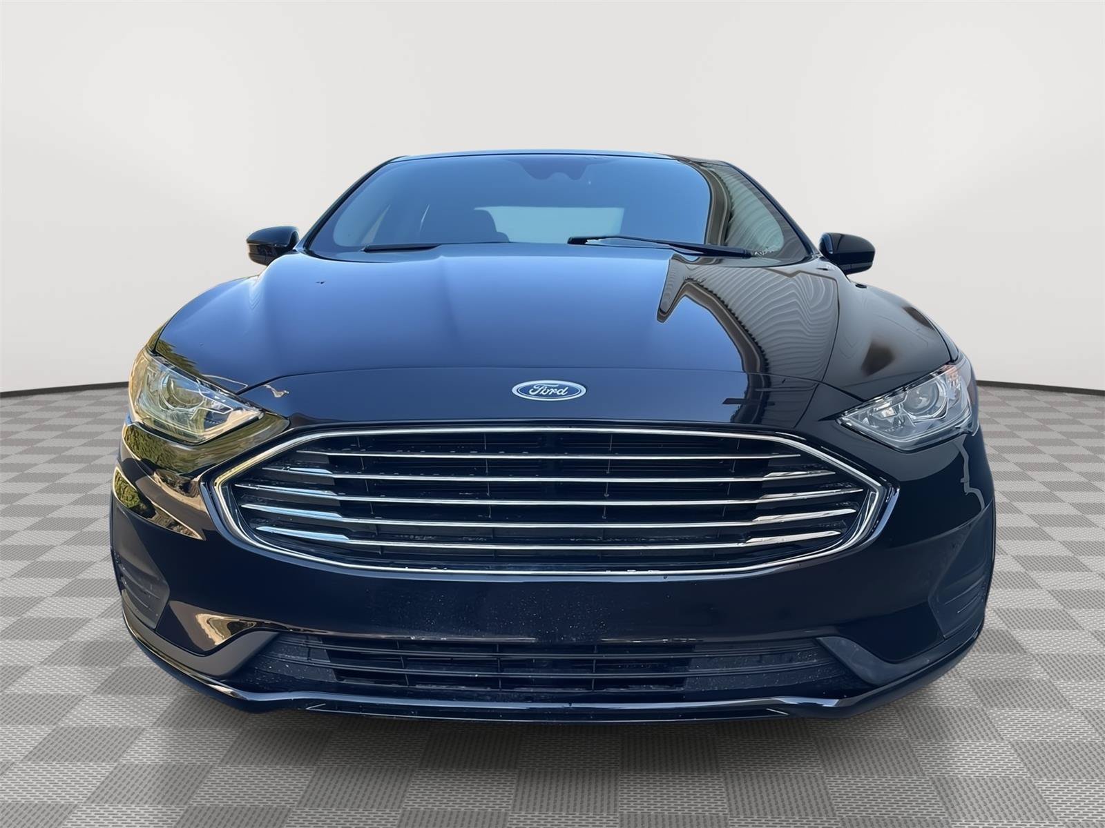 Used 2020 Ford Fusion SE FWD image 25