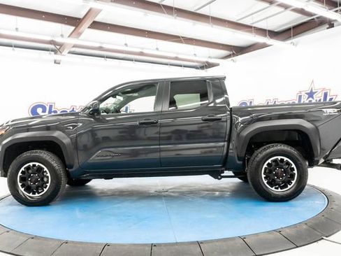 Used 2025 Toyota Tacoma TRD Off-Road AWD/4WD image 5