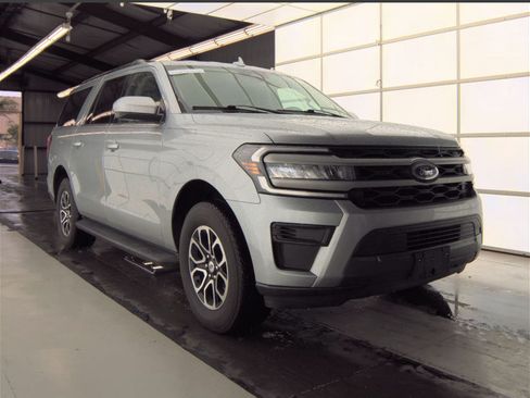Used 2024 Ford Expedition Max XLT AWD/4WD image 5