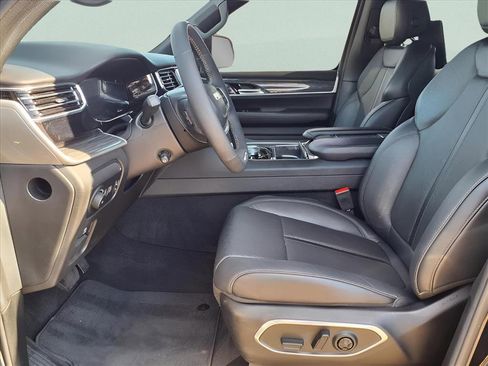 Used 2022 Jeep Wagoneer Series II w/ Rear Seat Video Group 1 image 10