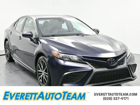 Used 2021 Toyota Camry SE FWD image 1