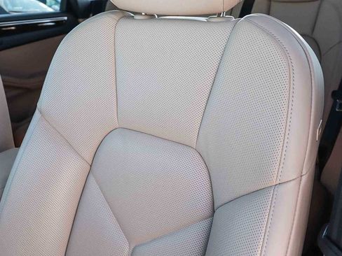 Used 2024 Porsche Macan image 40