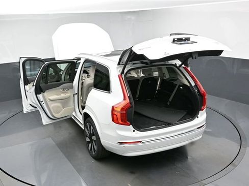 Used 2024 Volvo XC90 T8 Plus image 51